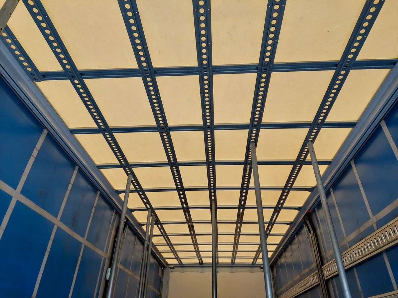 Camion cu prelată MAN TGL 12.250 BL 4x2: Foto 9 Camion cu prelată MAN TGL 12.250 BL 4x2: Foto 9