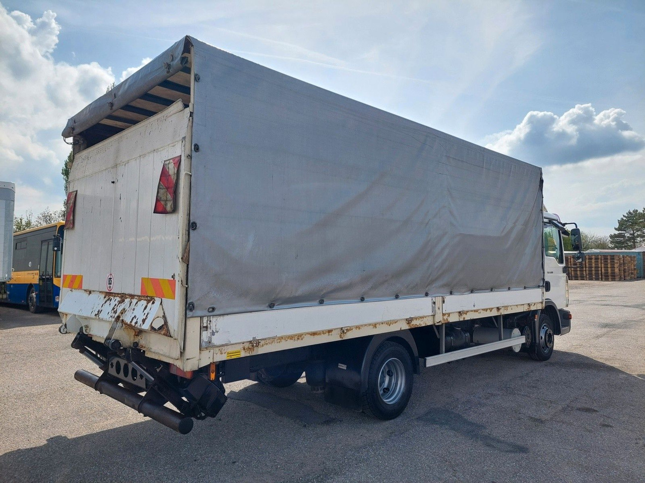 MAN TGL 8.180 4X2 BL - Camion cu prelată: Foto 4 MAN TGL 8.180 4X2 BL - Camion cu prelată: Foto 4