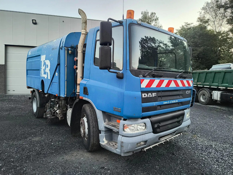 DAF CF 75.250 DRIVING CONDITION - SWEEPER NEEDS REPAIRMENT - Măturătoare stradală: Foto 3 DAF CF 75.250 DRIVING CONDITION - SWEEPER NEEDS REPAIRMENT - Măturătoare stradală: Foto 3