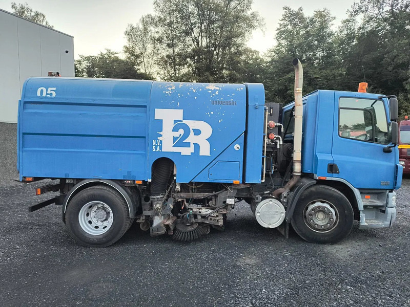 DAF CF 75.250 DRIVING CONDITION - SWEEPER NEEDS REPAIRMENT - Măturătoare stradală: Foto 4 DAF CF 75.250 DRIVING CONDITION - SWEEPER NEEDS REPAIRMENT - Măturătoare stradală: Foto 4