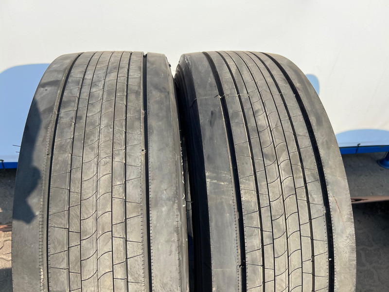 Bridgestone Bridgestone 315/70R22.5 Enliten Steer 154/150 M+S 3PMSF gebruikte set - Anvelopă pentru Camion: Foto 2 Bridgestone Bridgestone 315/70R22.5 Enliten Steer 154/150 M+S 3PMSF gebruikte set - Anvelopă pentru Camion: Foto 2
