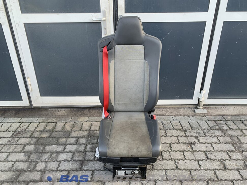 Renault T-Serie Bijrijdersstoel Renault 7421615420 - Scaun pentru Camion: Foto 1 Renault T-Serie Bijrijdersstoel Renault 7421615420 - Scaun pentru Camion: Foto 1