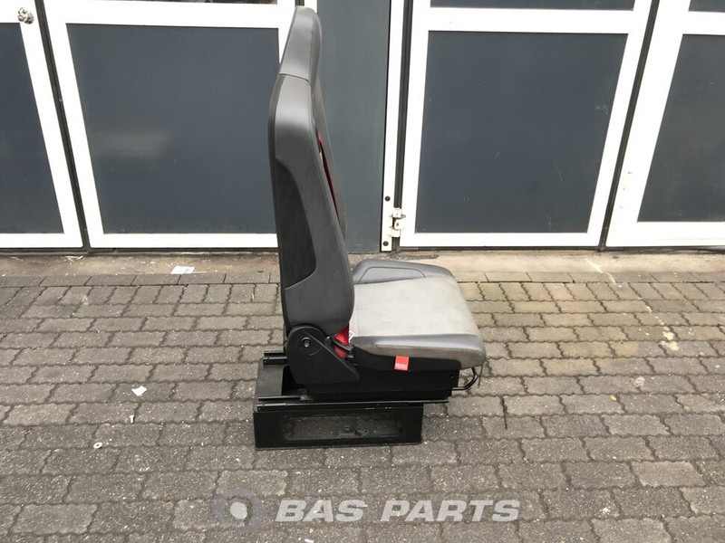 Renault T-Serie Bijrijdersstoel Renault 7421615420 - Scaun pentru Camion: Foto 4 Renault T-Serie Bijrijdersstoel Renault 7421615420 - Scaun pentru Camion: Foto 4