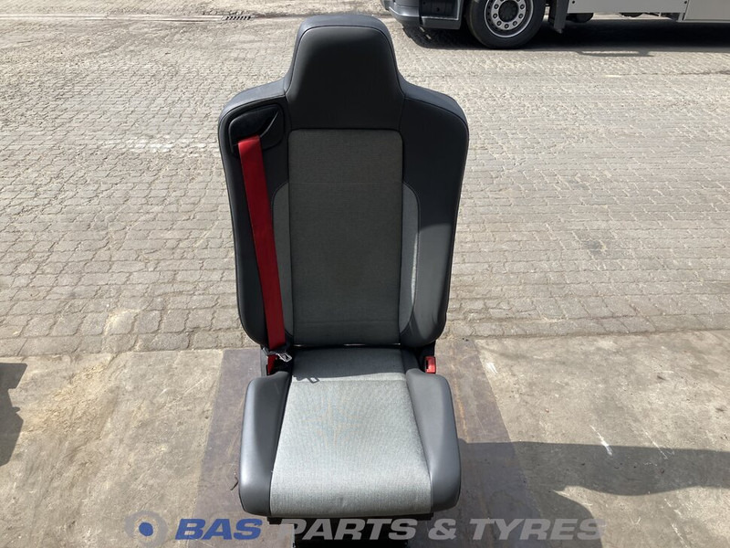 Renault T-Serie Bijrijdersstoel Renault 7482269090 - Scaun pentru Camion: Foto 1 Renault T-Serie Bijrijdersstoel Renault 7482269090 - Scaun pentru Camion: Foto 1