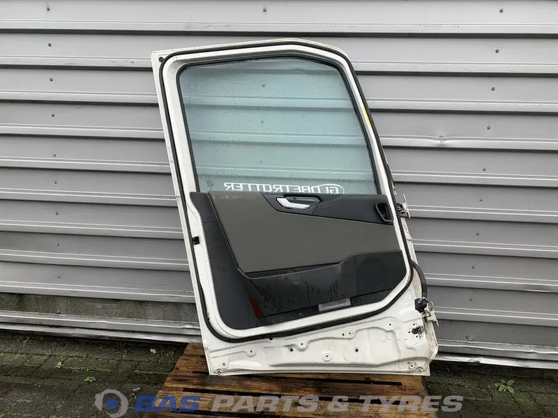 Volvo FH4 Portier Links Volvo 82183078 - Uşă și piese pentru Camion: Foto 2 Volvo FH4 Portier Links Volvo 82183078 - Uşă și piese pentru Camion: Foto 2