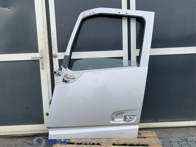 Volvo FH4 Portier Links Volvo 82183078 - Uşă și piese pentru Camion: Foto 1 Volvo FH4 Portier Links Volvo 82183078 - Uşă și piese pentru Camion: Foto 1