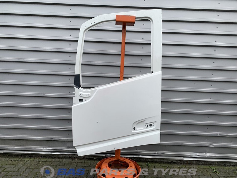 Volvo FH4 Portier Links Volvo 82183078 - Uşă și piese pentru Camion: Foto 1 Volvo FH4 Portier Links Volvo 82183078 - Uşă și piese pentru Camion: Foto 1