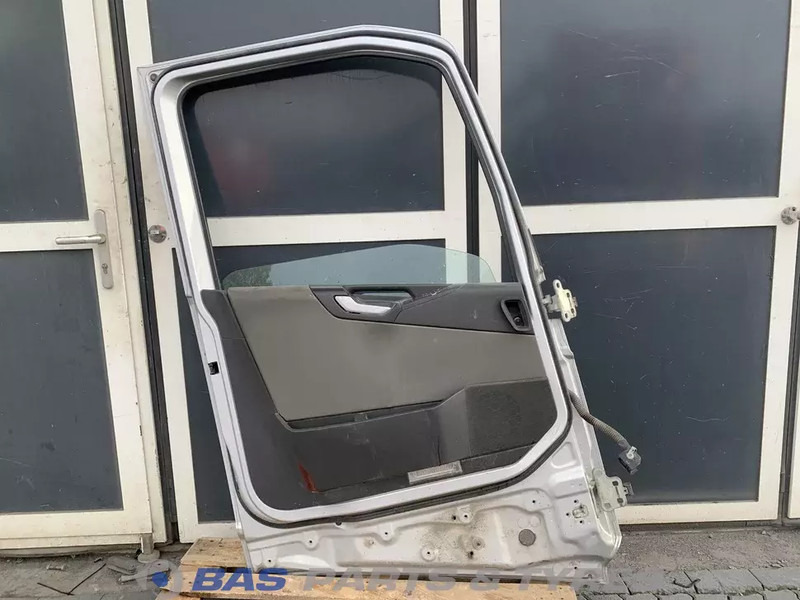 Volvo FH4 Portier Links Volvo 82183078 - Uşă și piese pentru Camion: Foto 2 Volvo FH4 Portier Links Volvo 82183078 - Uşă și piese pentru Camion: Foto 2
