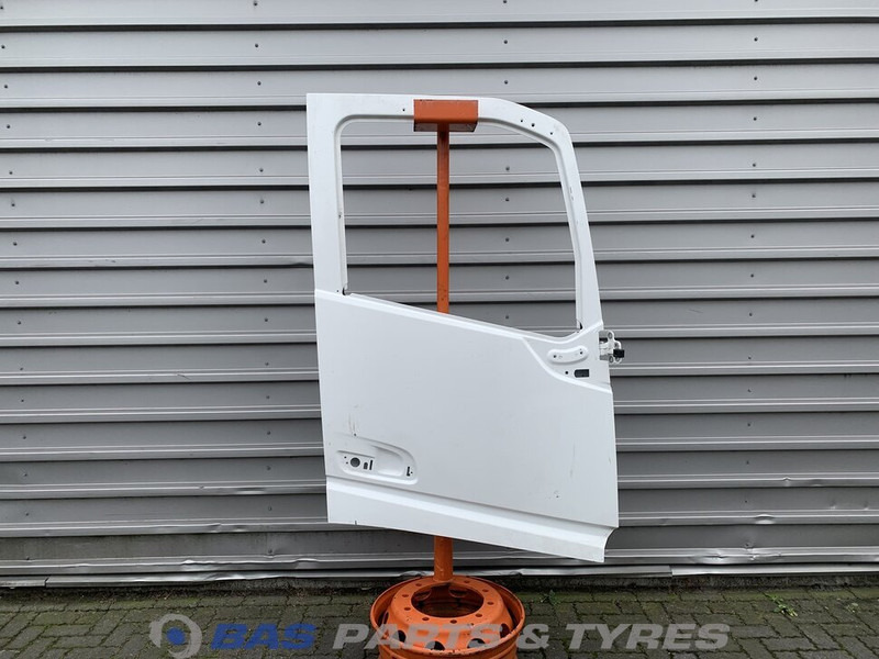 Volvo FH4 Portier Rechts Volvo 82183386 - Uşă și piese pentru Camion: Foto 1 Volvo FH4 Portier Rechts Volvo 82183386 - Uşă și piese pentru Camion: Foto 1