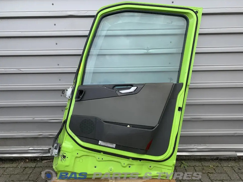 Volvo FH4 Portier Rechts Volvo 82183386 - Uşă și piese pentru Camion: Foto 2 Volvo FH4 Portier Rechts Volvo 82183386 - Uşă și piese pentru Camion: Foto 2