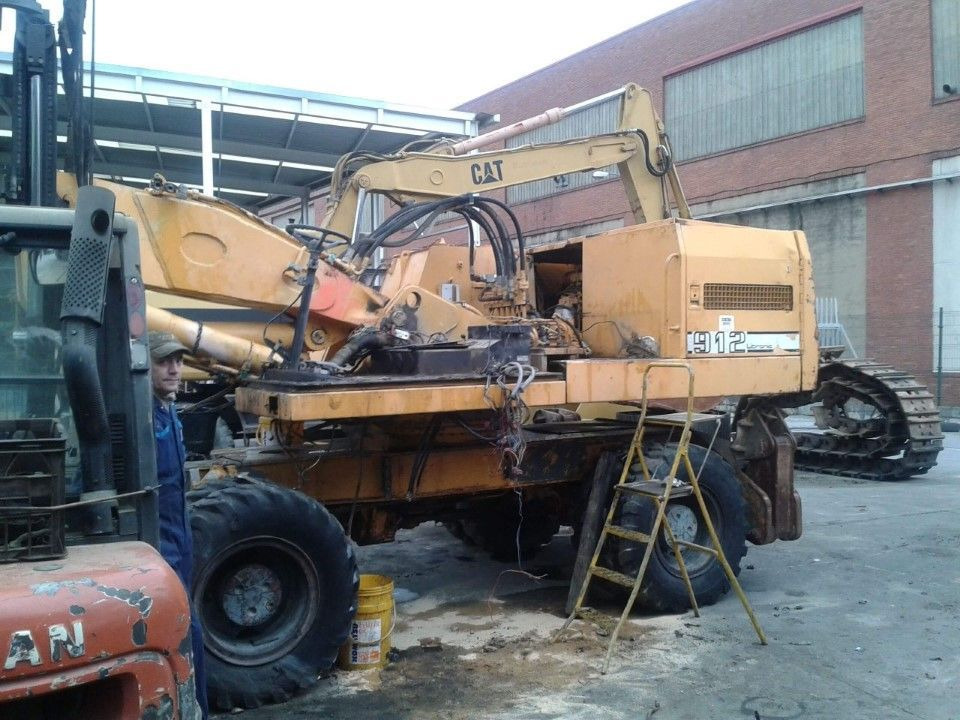 LIEBHERR A912 LI S/N: 358-481 (1991) - Excavator pe roţi: Foto 2 LIEBHERR A912 LI S/N: 358-481 (1991) - Excavator pe roţi: Foto 2