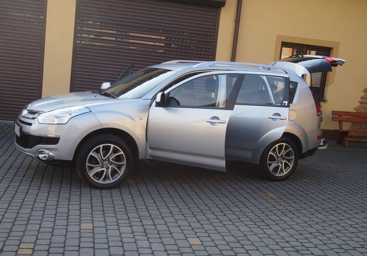 Samochód Citroen C-Crosser 2.2 HDI 2010 Samochód osobowy SUW 4x4 - Automobil: Foto 2 Samochód Citroen C-Crosser 2.2 HDI 2010 Samochód osobowy SUW 4x4 - Automobil: Foto 2