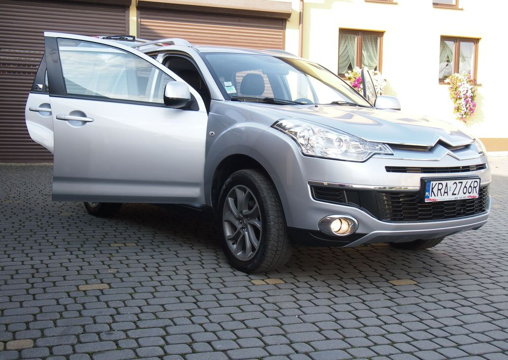 Samochód Citroen C-Crosser 2.2 HDI 2010 Samochód osobowy SUW 4x4 - Automobil: Foto 3 Samochód Citroen C-Crosser 2.2 HDI 2010 Samochód osobowy SUW 4x4 - Automobil: Foto 3