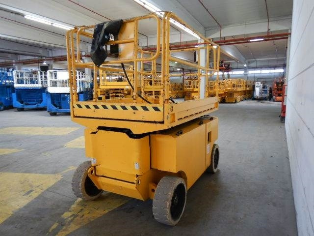 Iteco IT10151 - Platforma foarfeca: Foto 4 Iteco IT10151 - Platforma foarfeca: Foto 4