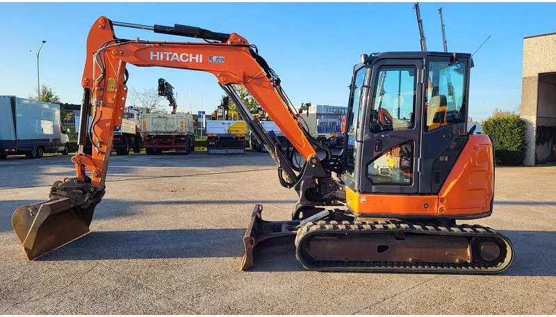 Hitachi ZX65USB-5A CLR - Excavator pe şenile: Foto 2 Hitachi ZX65USB-5A CLR - Excavator pe şenile: Foto 2