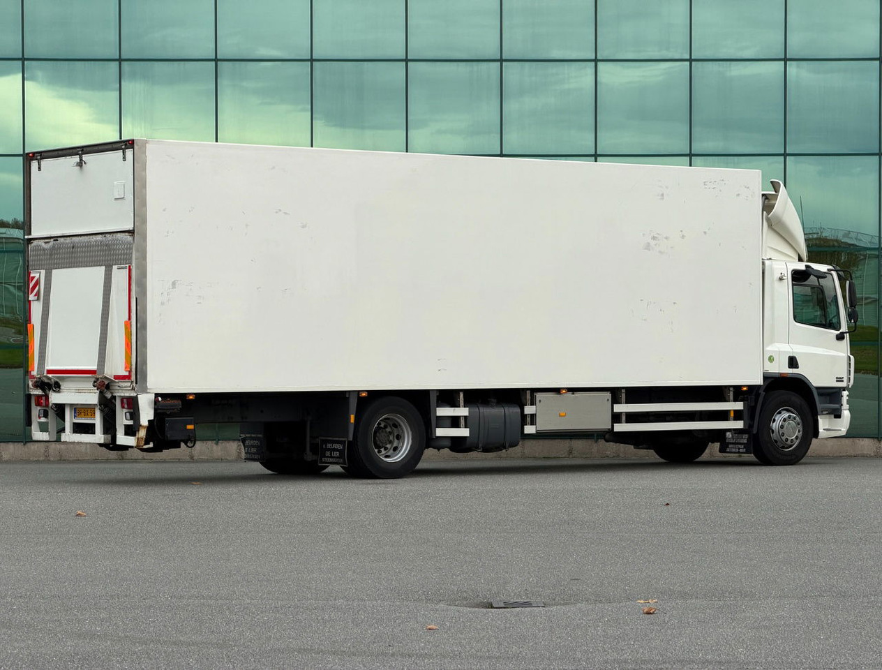DAF CF 75.250 Euro 3 Manual Gearbox VAN Beurden Isolated BOX Tail Lift Super Condition NL-Truck - Camion furgon: Foto 4 DAF CF 75.250 Euro 3 Manual Gearbox VAN Beurden Isolated BOX Tail Lift Super Condition NL-Truck - Camion furgon: Foto 4