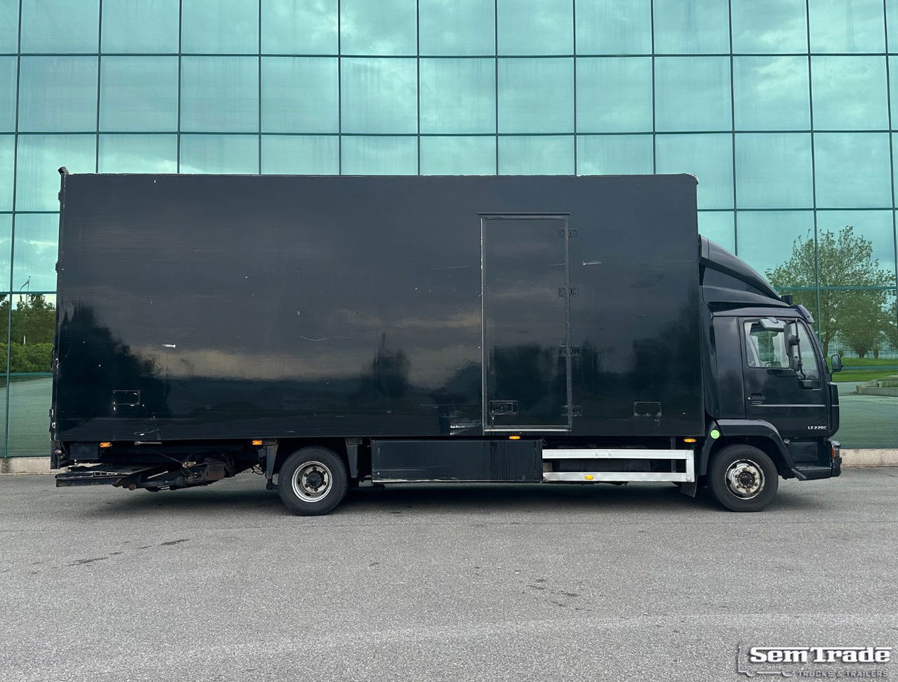 MAN LE 220C Euro 3 Isolated BOX + BOX Heater 740 x 240 x 295 CM Inside Holland Truck - Camion furgon: Foto 5 MAN LE 220C Euro 3 Isolated BOX + BOX Heater 740 x 240 x 295 CM Inside Holland Truck - Camion furgon: Foto 5