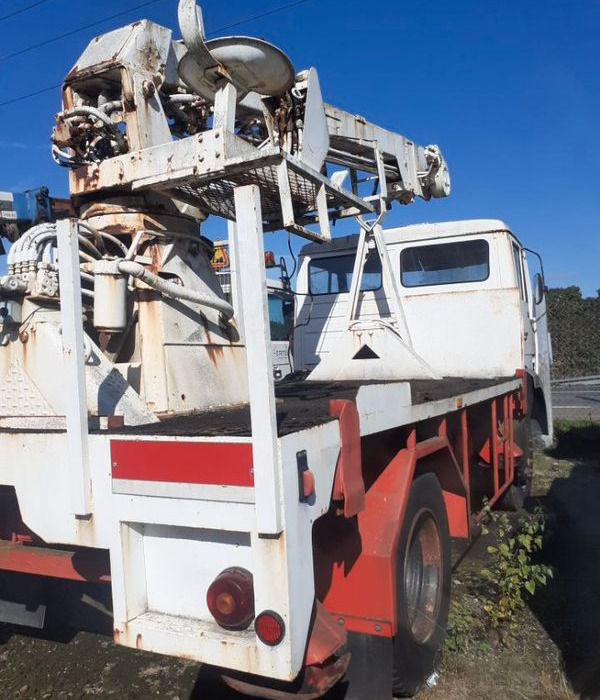 Camion tarieres Plantation Poteaux France Telecom - Camion platformă, Camion cu macara: Foto 1 Camion tarieres Plantation Poteaux France Telecom - Camion platformă, Camion cu macara: Foto 1