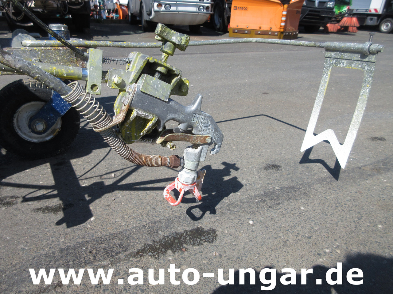 Graco LineLazer III 3900 Linedriver ride-on striper Roadmarking Straßenmarkierung - Maşină de asfaltat: Foto 5 Graco LineLazer III 3900 Linedriver ride-on striper Roadmarking Straßenmarkierung - Maşină de asfaltat: Foto 5