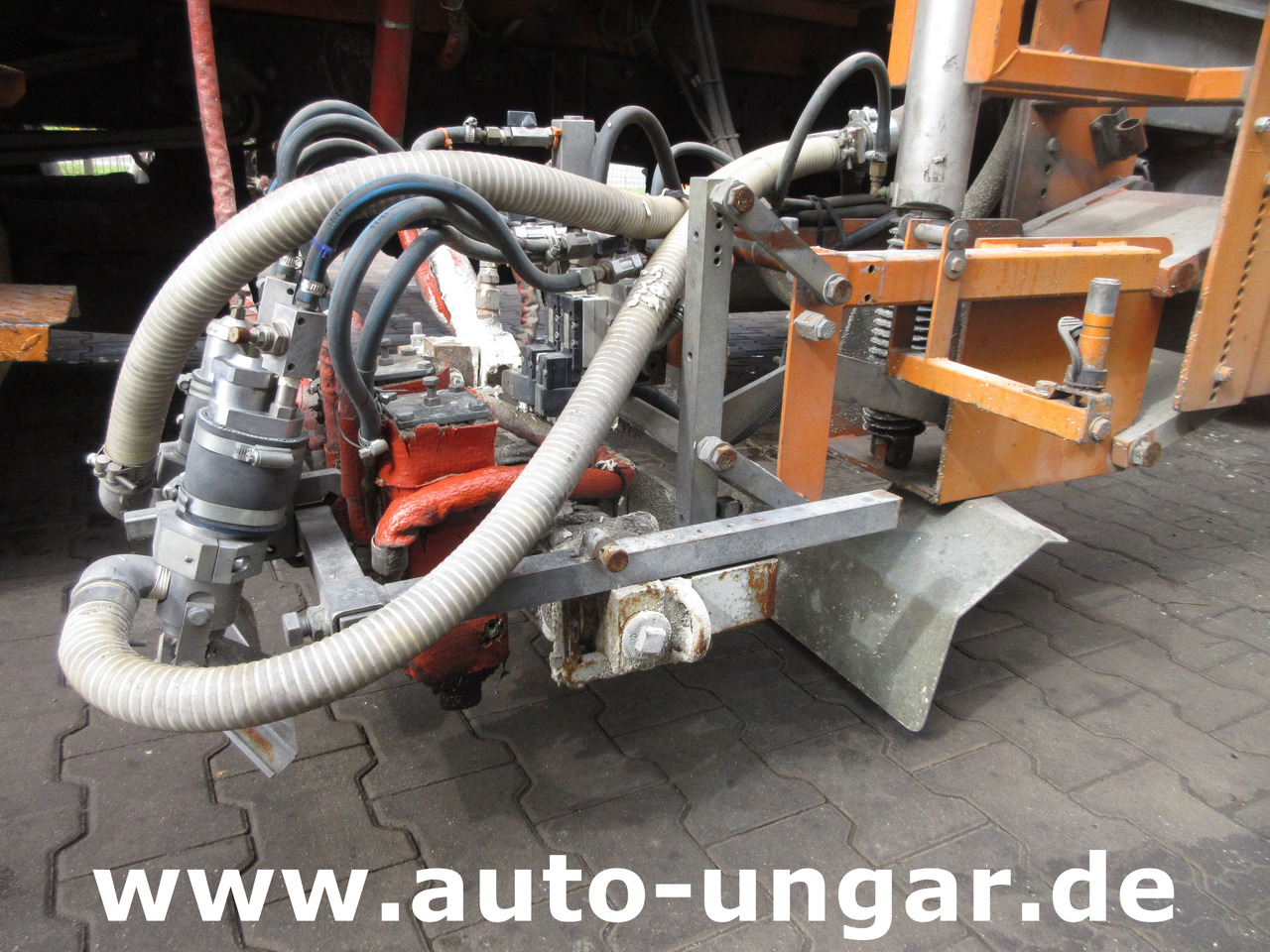 Hofmann H75 - 1000 Thermoplastic Roadmarking Machine Truck Mounted Hot Paint - Maşină de asfaltat: Foto 4 Hofmann H75 - 1000 Thermoplastic Roadmarking Machine Truck Mounted Hot Paint - Maşină de asfaltat: Foto 4