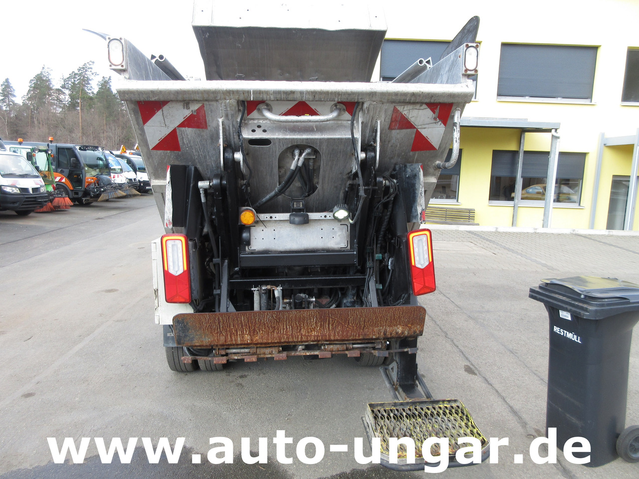 Renault Maxity 130 Müllwagen 3.500kg Lifter Presse Kipper Provence Benne Medium - Autogunoiere: Foto 5 Renault Maxity 130 Müllwagen 3.500kg Lifter Presse Kipper Provence Benne Medium - Autogunoiere: Foto 5
