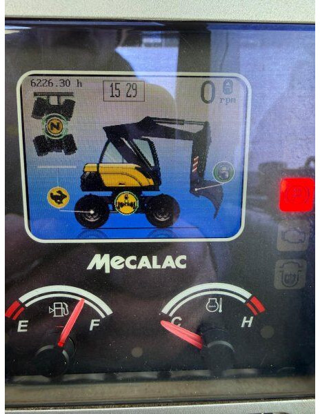 Excavator pe roţi Mecalac 714 MW: Foto 8 Excavator pe roţi Mecalac 714 MW: Foto 8