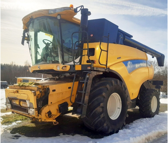 New Holland CR 980 (351) +BISO: VX 750 Crop Ranger +CX100 - Combină de recoltat cereale: Foto 2 New Holland CR 980 (351) +BISO: VX 750 Crop Ranger +CX100 - Combină de recoltat cereale: Foto 2