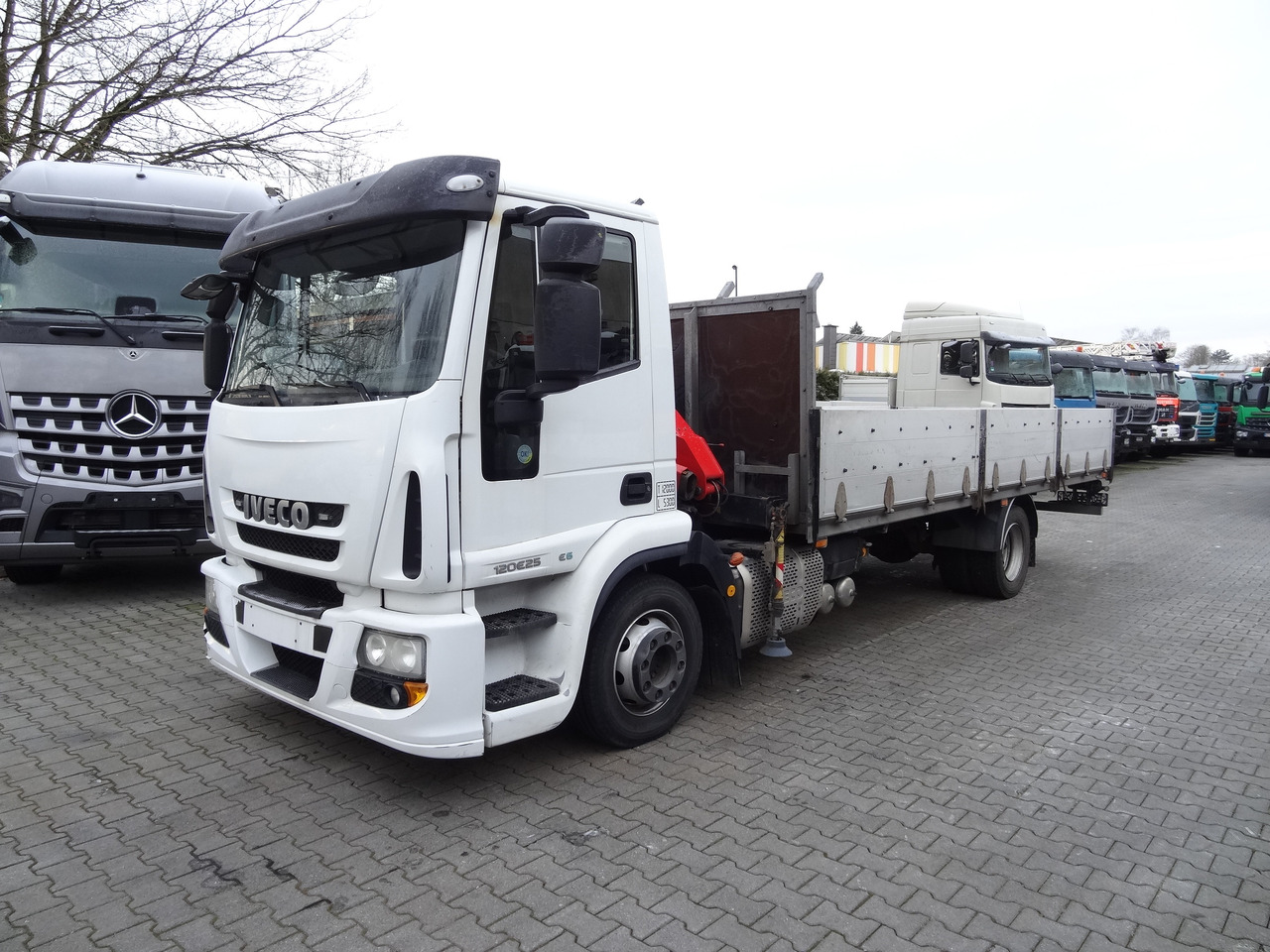 Iveco EuroCargo 120E25 Fassi F38 - Camion platformă, Camion cu macara: Foto 1 Iveco EuroCargo 120E25 Fassi F38 - Camion platformă, Camion cu macara: Foto 1