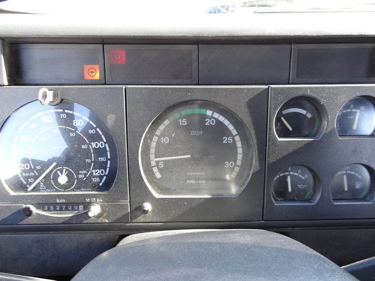 Iveco EuroTrakker 260E31 6X4 Palfinger 36002 - Camion cu macara, Camion platformă: Foto 2 Iveco EuroTrakker 260E31 6X4 Palfinger 36002 - Camion cu macara, Camion platformă: Foto 2