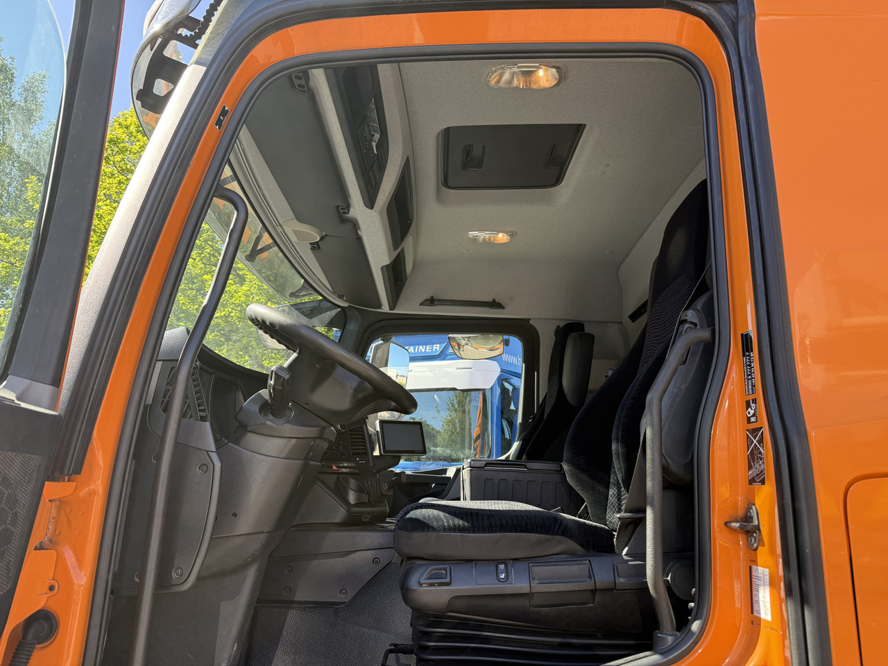 Mercedes-Benz Actros 1827 Kran Palfinger PK 9002 - Camion cu prelată, Camion cu macara: Foto 4 Mercedes-Benz Actros 1827 Kran Palfinger PK 9002 - Camion cu prelată, Camion cu macara: Foto 4