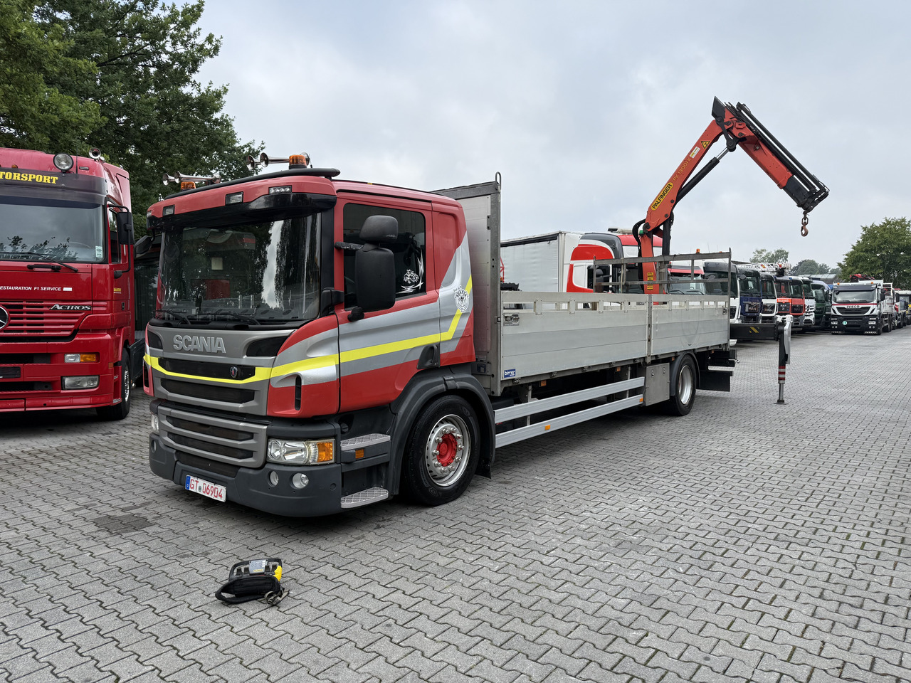 Camion platformă, Camion cu macara Scania P410 4X2 Palfinger PK 13001: Foto 12