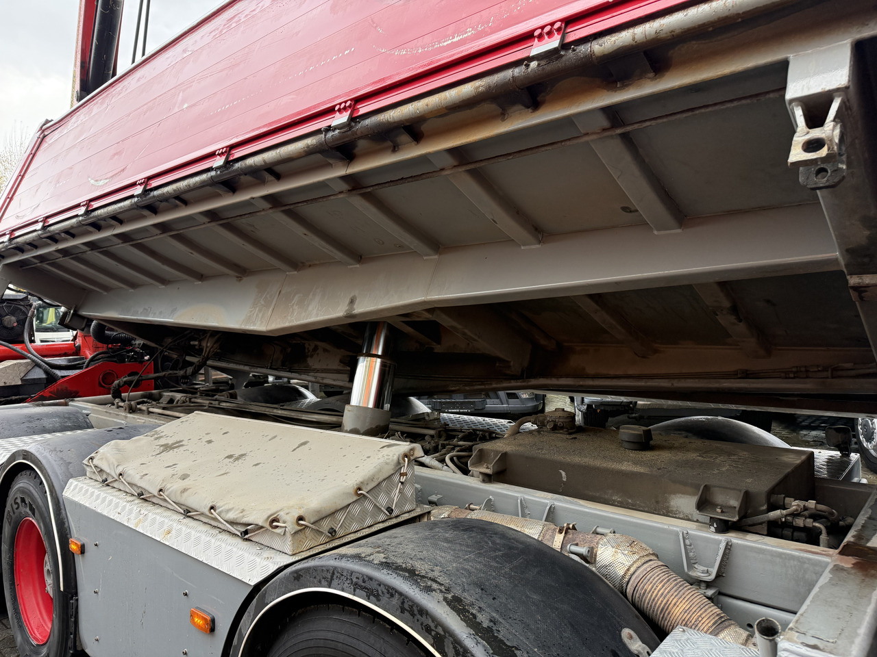 Scania R580 V8 8X4 Kipper Kran Palfinger 22002 - Camion basculantă, Camion cu macara: Foto 3 Scania R580 V8 8X4 Kipper Kran Palfinger 22002 - Camion basculantă, Camion cu macara: Foto 3