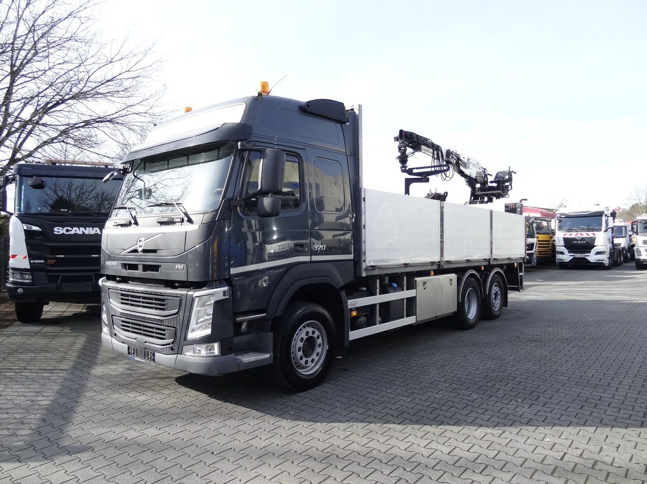 Volvo FM370 6X2*4 Kennis K14 Kran - Camion cu macara, Camion platformă: Foto 1 Volvo FM370 6X2*4 Kennis K14 Kran - Camion cu macara, Camion platformă: Foto 1