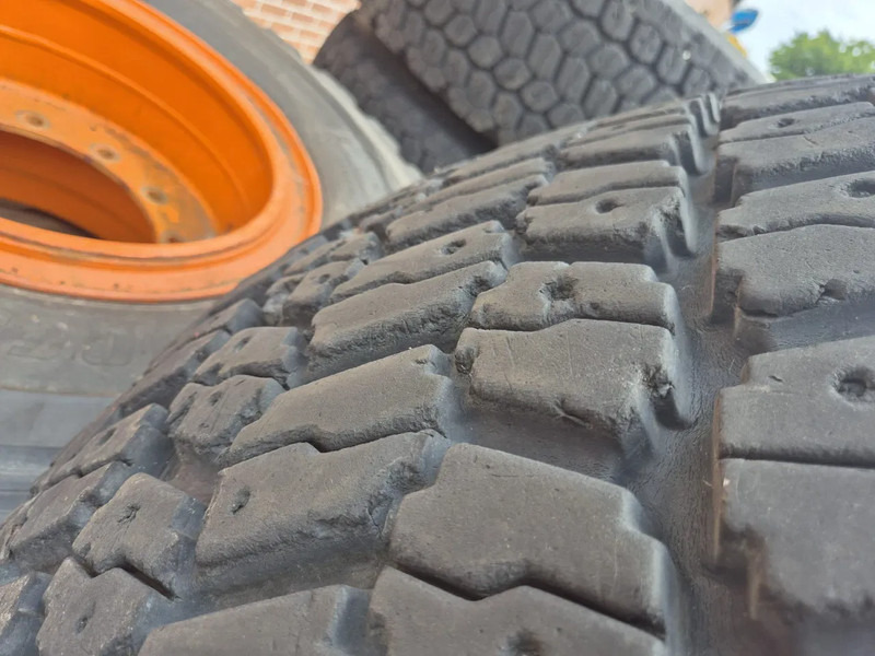 Bridgestone 20.5R25 - Anvelopă: Foto 4 Bridgestone 20.5R25 - Anvelopă: Foto 4