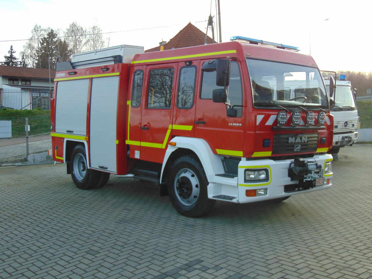 MAN LE250B SIDES - Autospeciala de stins incendii: Foto 2 MAN LE250B SIDES - Autospeciala de stins incendii: Foto 2