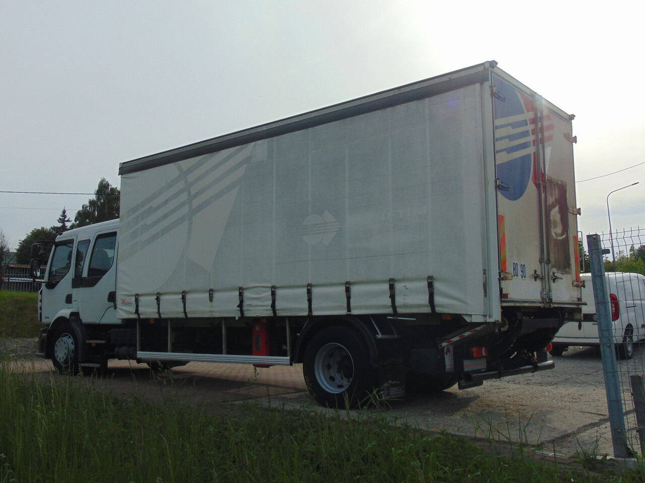 RENAULT Midlum 240DXi - Camion cu prelată: Foto 3 RENAULT Midlum 240DXi - Camion cu prelată: Foto 3