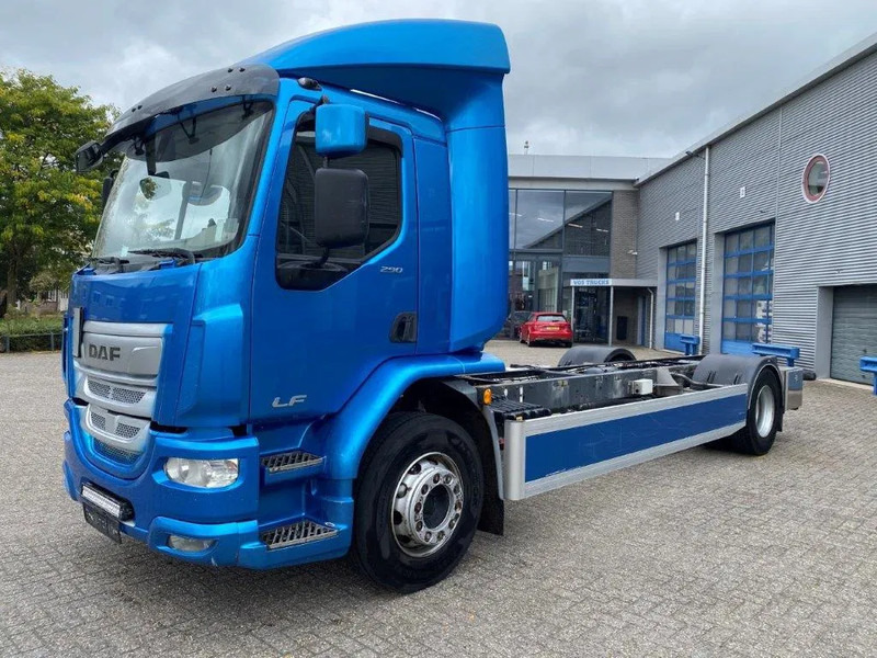 DAF LF290 / ONLY:429873KM / LWDS / GOOD TYRES / AUTOMATIC / EURO-6 / 2018 - Camion şasiu: Foto 1 DAF LF290 / ONLY:429873KM / LWDS / GOOD TYRES / AUTOMATIC / EURO-6 / 2018 - Camion şasiu: Foto 1