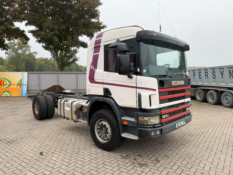 Scania 124-420 / ENGINE RUNNING / RETARDER / BIG AXLE / FULL-STEEL / ONLY: 540918 KM / OLD TACHO / AIRCO / MANUAL / EURO-3 / 2002 - Camion şasiu: Foto 2 Scania 124-420 / ENGINE RUNNING / RETARDER / BIG AXLE / FULL-STEEL / ONLY: 540918 KM / OLD TACHO / AIRCO / MANUAL / EURO-3 / 2002 - Camion şasiu: Foto 2