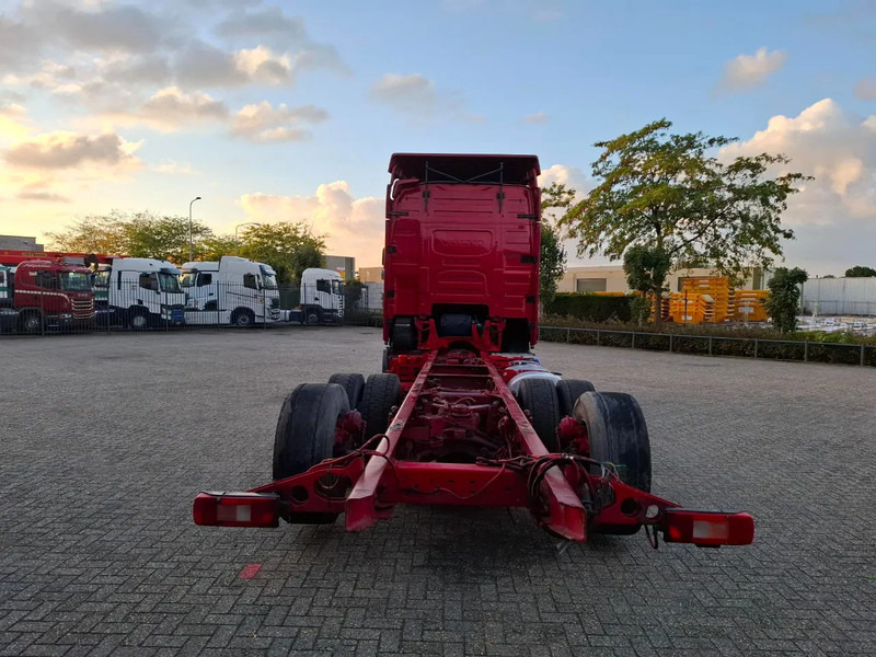 Volvo FH16-750 / BIG AXLE / VEB+ / ONLY:679711 KM / TECHNICAL 70TON / 9TON FRONT AXLE / INLINER / FULL-AIR / AUTOMATIC / EURO-6 / 2018 - Camion şasiu: Foto 4 Volvo FH16-750 / BIG AXLE / VEB+ / ONLY:679711 KM / TECHNICAL 70TON / 9TON FRONT AXLE / INLINER / FULL-AIR / AUTOMATIC / EURO-6 / 2018 - Camion şasiu: Foto 4