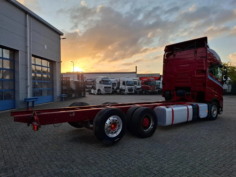 Volvo FH16-750 / BIG AXLE / VEB+ / ONLY:679711 KM / TECHNICAL 70TON / 9TON FRONT AXLE / INLINER / FULL-AIR / AUTOMATIC / EURO-6 / 2018 - Camion şasiu: Foto 5 Volvo FH16-750 / BIG AXLE / VEB+ / ONLY:679711 KM / TECHNICAL 70TON / 9TON FRONT AXLE / INLINER / FULL-AIR / AUTOMATIC / EURO-6 / 2018 - Camion şasiu: Foto 5
