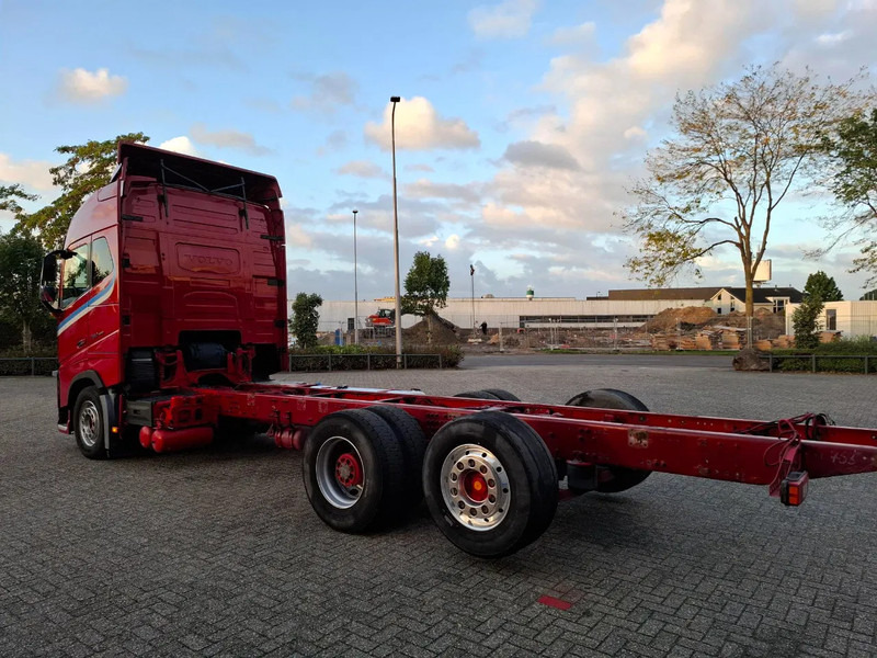 Volvo FH16-750 / BIG AXLE / VEB+ / ONLY:679711 KM / TECHNICAL 70TON / 9TON FRONT AXLE / INLINER / FULL-AIR / AUTOMATIC / EURO-6 / 2018 - Camion şasiu: Foto 3 Volvo FH16-750 / BIG AXLE / VEB+ / ONLY:679711 KM / TECHNICAL 70TON / 9TON FRONT AXLE / INLINER / FULL-AIR / AUTOMATIC / EURO-6 / 2018 - Camion şasiu: Foto 3