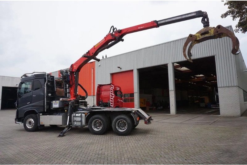 Volvo FH16-750 / ENGINE RUNNING / 6x4 / RETARDER / BIG AXLE / VEB+ / PALFINGER FD250 / EURO-6 / 2016 - Camion forestier, Camion cu macara: Foto 5 Volvo FH16-750 / ENGINE RUNNING / 6x4 / RETARDER / BIG AXLE / VEB+ / PALFINGER FD250 / EURO-6 / 2016 - Camion forestier, Camion cu macara: Foto 5