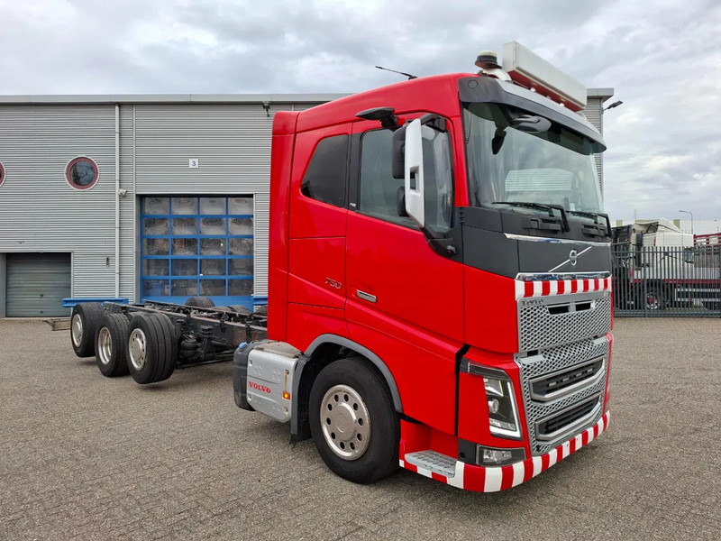 Volvo FH16-750 / VEB+ / ONLY:349761 KM / 9TON FRONT AXLE / INLINER / TECHNICAL 60TON / FULL-AIR / AUTOMATIC / EURO-6 / 2016 - Camion şasiu: Foto 2 Volvo FH16-750 / VEB+ / ONLY:349761 KM / 9TON FRONT AXLE / INLINER / TECHNICAL 60TON / FULL-AIR / AUTOMATIC / EURO-6 / 2016 - Camion şasiu: Foto 2