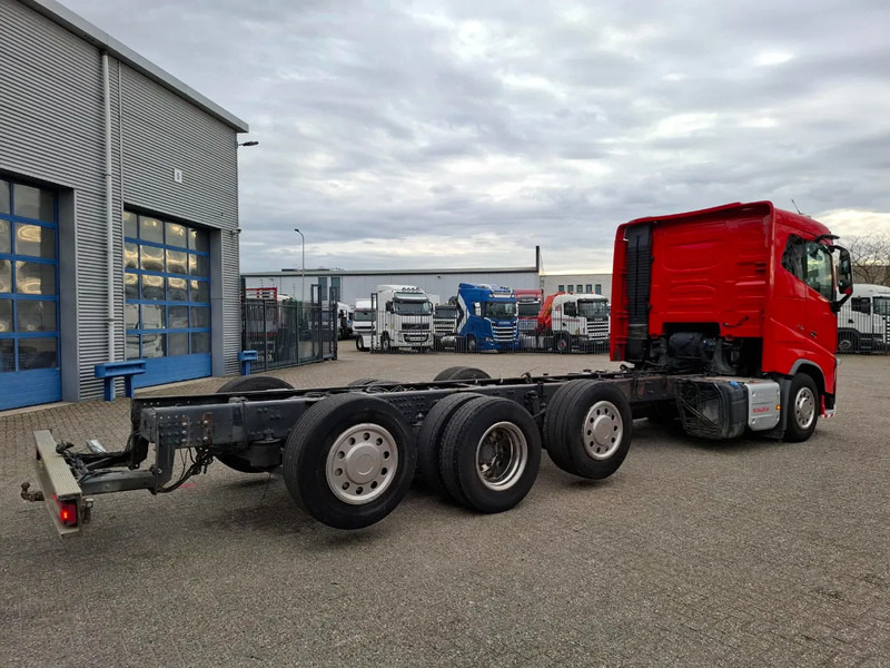 Volvo FH16-750 / VEB+ / ONLY:349761 KM / 9TON FRONT AXLE / INLINER / TECHNICAL 60TON / FULL-AIR / AUTOMATIC / EURO-6 / 2016 - Camion şasiu: Foto 5 Volvo FH16-750 / VEB+ / ONLY:349761 KM / 9TON FRONT AXLE / INLINER / TECHNICAL 60TON / FULL-AIR / AUTOMATIC / EURO-6 / 2016 - Camion şasiu: Foto 5