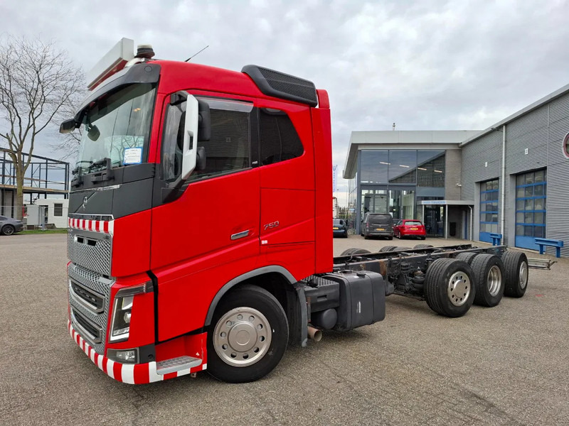 Volvo FH16-750 / VEB+ / ONLY:349761 KM / 9TON FRONT AXLE / INLINER / TECHNICAL 60TON / FULL-AIR / AUTOMATIC / EURO-6 / 2016 - Camion şasiu: Foto 1 Volvo FH16-750 / VEB+ / ONLY:349761 KM / 9TON FRONT AXLE / INLINER / TECHNICAL 60TON / FULL-AIR / AUTOMATIC / EURO-6 / 2016 - Camion şasiu: Foto 1
