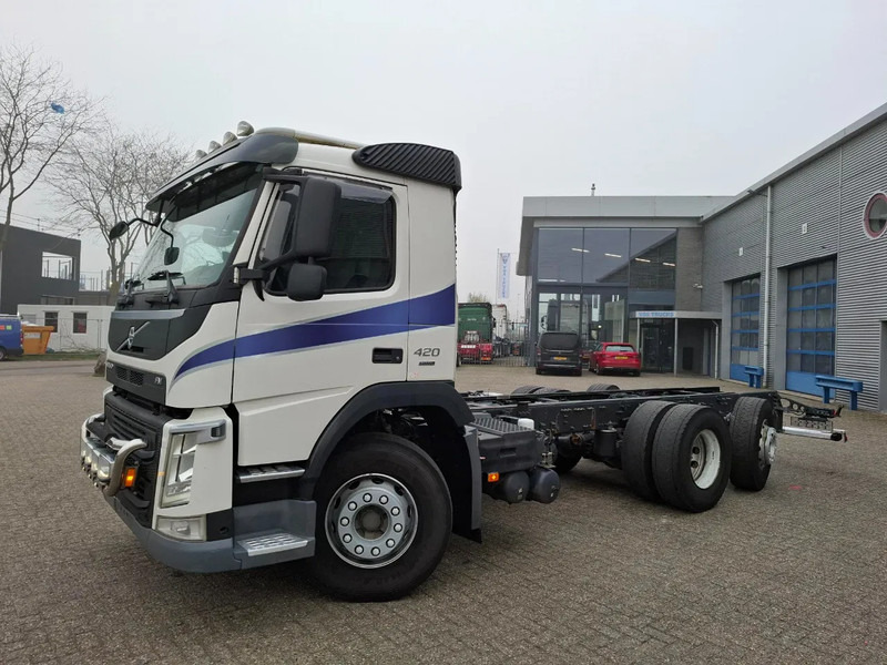 Volvo FM4-420 / VEB+ / LWDS / LIFT+LENKACHSE / ONLY:336223 KM / INLINER / AUTOMATIC / EURO-6 / 2018 - Camion şasiu: Foto 1 Volvo FM4-420 / VEB+ / LWDS / LIFT+LENKACHSE / ONLY:336223 KM / INLINER / AUTOMATIC / EURO-6 / 2018 - Camion şasiu: Foto 1