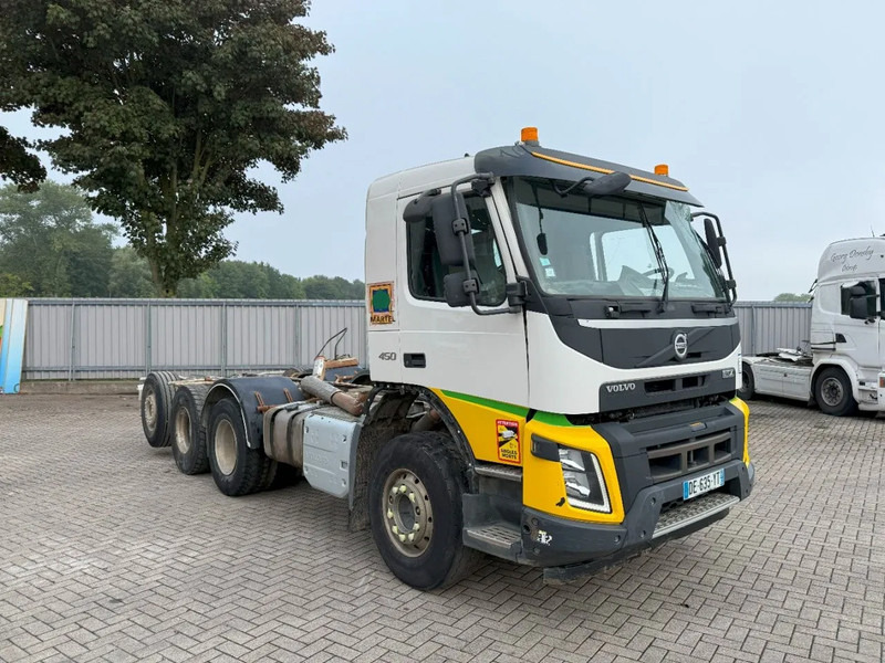 Volvo FMX 450 / ENGINE RUNNING / 8X4 / VEB / ONLY:260642 KM / PTO / LIFT+LENKACHSE / ALCOA / AUTOMATIC / EURO-6 / 2014 - Camion şasiu: Foto 2 Volvo FMX 450 / ENGINE RUNNING / 8X4 / VEB / ONLY:260642 KM / PTO / LIFT+LENKACHSE / ALCOA / AUTOMATIC / EURO-6 / 2014 - Camion şasiu: Foto 2