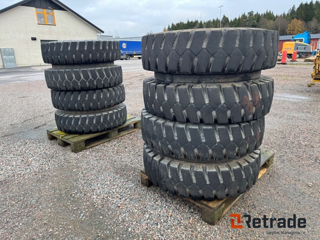 8 däck på fälg till Volvo Grävmaskin 10,00-20 - Roată completă pentru Excavator: Foto 5 8 däck på fälg till Volvo Grävmaskin 10,00-20 - Roată completă pentru Excavator: Foto 5