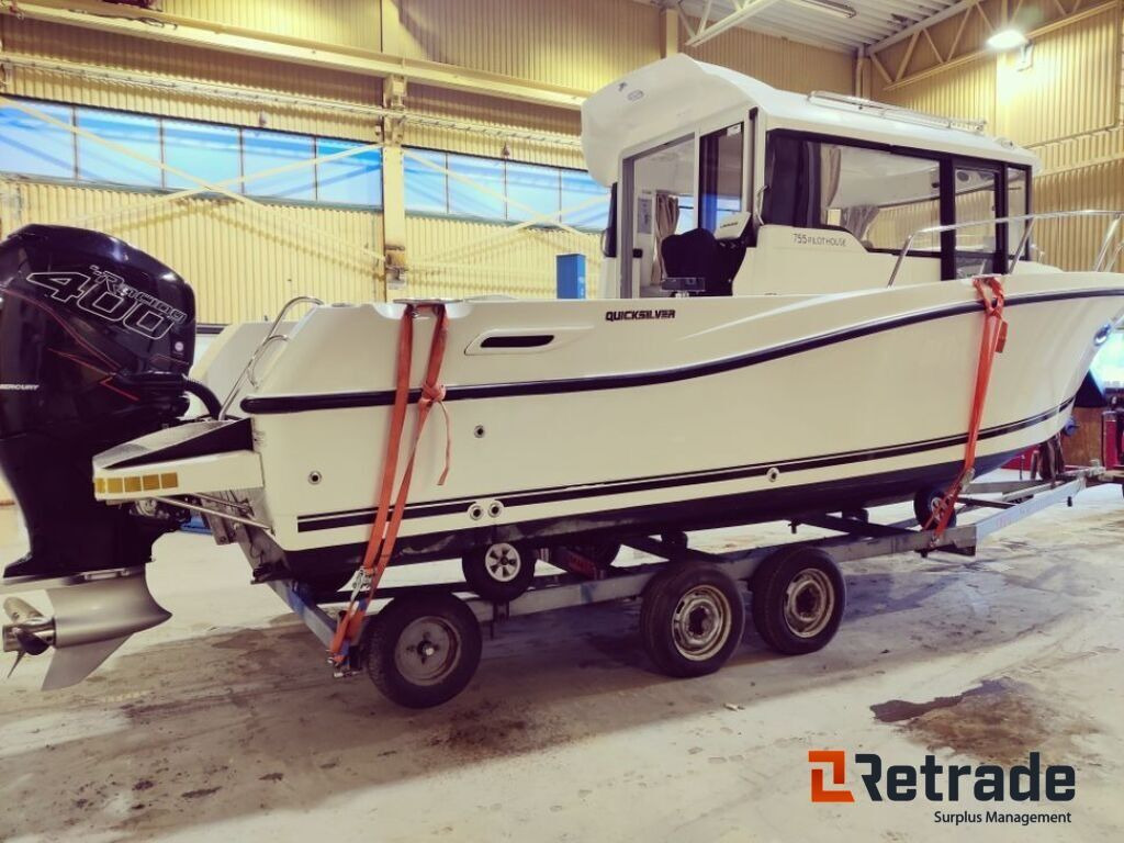 QUICKSILVER 755 PILOTHOUSE 2014 MOD MED MERCURY 400R 2018 MOD 200 timer.! - Alte utilaje: Foto 2 QUICKSILVER 755 PILOTHOUSE 2014 MOD MED MERCURY 400R 2018 MOD 200 timer.! - Alte utilaje: Foto 2
