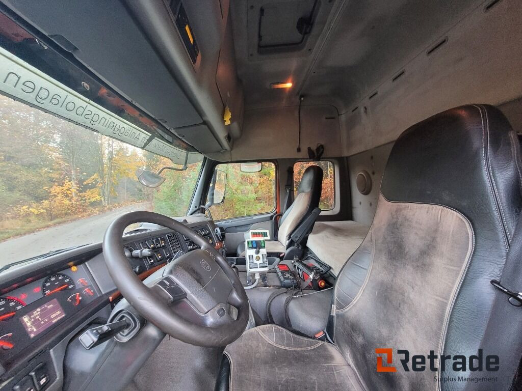 Lastväxlare plogutrustad med underbett Volvo FM 12 , Full parabel - Camion cu cârlig, Camion cu macara: Foto 5 Lastväxlare plogutrustad med underbett Volvo FM 12 , Full parabel - Camion cu cârlig, Camion cu macara: Foto 5
